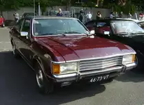 Ford Granada MK1 Coupe GXL im Farbton burgunderrot. Die Modellreihen Consul & Granada kamen 1972 auf den Markt. Der gezeigte Wagen müsste bis Ende 1974 produziert worden sein, da ab Januar 1975 aus der GXL-Ausstattung die Ghia-Version wurde. So kostete z.B. ein solches GXL-Coupe mit dem 2.3 Liter Motor ab März 1973 mindestens DM 16.020,00. Der V6-Motor des 2.3 Liter hat einen Hubraum von 2293 cm³ und leistet 108 PS. Es gab ab auch noch folgende V6-Motorisierungen: 2550 cm³ mit 125 PS und 2993 cm³ mit 138 PS. 9. Ford-Classic-Event an Mo´s Bikertreff in Krefeld am 03.09.2023.