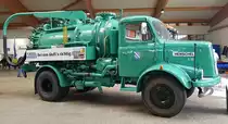 =Henschel H 122 AK, Bj. 1969, ausgestellt bei der Technorama 2023 in Kassel. Das Fahrzeug wurde z. B. zur Entleerung von Fäkaliengruben und Reinigung von Straßenabläufen eingesetzt.