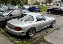 Rückansicht / Seitenansicht: Mazda MX-5 NB Hardtop. Foto: April, 2022.