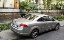 Rückansicht / Seitenansicht: Ford FOcus Mk2 Cabriolet. Foto: April, 2022.