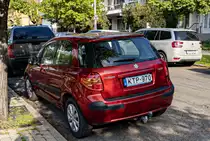 Rückansicht: Suzuki SX4 in der Farbe Sunlight Copper. Foto: 04.2022.