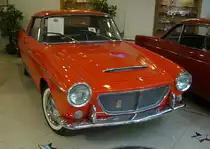 Fiat 1200 Spider im Farbton porpora. Gebaut wurde das Modell von 1959 bis 1963. Der gezeigte Wagen stammt aus dem Jahr 1962 und ist mit dem optional bestellbaren Hardtopdach ausgestattet. Das von Pininfarina gezeichnete Auto basierte auf dem 1957 vorgestellten Granluce Cabriolet. Der Vierzylinderreihenmotor leistet ca. 56 PS aus einem Hubraum von 1221 cm³. The Malta Classic Car Collection in Saint Paul´s Bay am 09.09.2023.