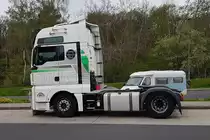 =MAN TGX von SMAAS-Transporte (04) steht zur Fahrerpause an der A7, 04-2023