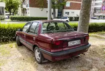 Rückansicht: roter Mitsubishi Lancer Mk4. Foto: Mai, 2022.