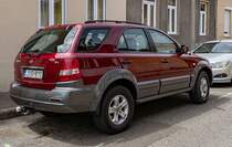 Rückansicht: Kia Sorento in Ruby Red Foto: Mai, 2022.