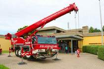 BF Darmstadt Tadano Feuerwehrkran (Florian Darmstadt 1-53-1) am 26.08.23 in Darmstadt Wixhausen