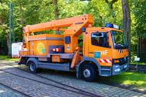 VGF Mercedes Benz Atego Hubsteiger am 02.09.23 in Frankfurt am Main Schwanheim am Straßenbahnmuseum