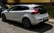 Rückansicht / Seitenansicht: Volvo V40 Mk2. Foto: Juli, 2022.