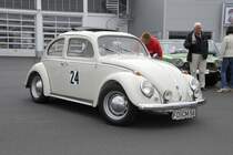Der Fahrer des VW K�fer bekommt die Sonderaufgabe erkl�rt anl. der DMV Classic-Tour 2009 des MSC Fulda am 07. Juni 2009