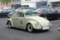 VW K�fer steht vor der Anmeldung zur Sonderaufgabe anl. der DMV Classic-Tour 2009 des MSC Fulda am 07. Juni 2009