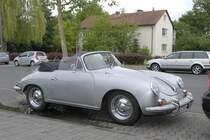 Porsche steht vor der Mercedes-Benz-Niederlassung Fulda anl. der DMV-ClassicTour  Rund um Fulda  des MSC Fulda am 07.06.2009 
