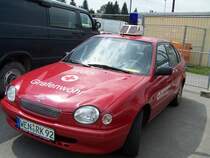 Toyota Corolla der Helfer vor Ort Grafenwhr.
In Bayern drfen (im Gegensatz zu anderen Bundeslndern) die Helfer vor Ort bzw. First Responder Sondersignalanlagen benutzen. Damit will man die Anfahrtszeiten der First Responder, die gerade in lndlichen Gebieten ein wichtiger Bestandteil des Rettungsdienstes sind, weiter verkrzen.
Aufgenommen am 3.8.2007.