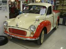 Morris Minor 1000 Pickup aus dem Jahr 1968. Der Morris Minor war ein Kleinwagen, der sein Debüt auf der Earl's Court Motor Show im September 1948 in London gab. Das Modell war als zwei- und viertürige Limousine, zweitürige Cabriolimousine, Kombimodell namens  Traveller  und eben als Pickup lieferbar. Die Minor 1000 Modelle waren die letzte Serie dieser Baureihe. Sie wurden von 1956 bis 1971 produziert. Der gezeigte Wagen wurde 1968 produziert. Der Vierzylinderreihenmotor hat einen Hubraum von 1098 cm³ und leistet 48 PS. Die Kategorie stimmt nicht so ganz. The Malta Classic Car Collection in Saint Paul´s Bay am 09.09.2023.