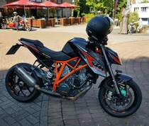 =KTM steht abfahrbereit zur geführten Tour am Konrad-Zuse-Hotel in Hünfeld, 06-2023