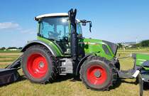 =Fendt 314 Vario steht auf einer Ausstellungsfläche bei der Landesgartenschau in Fulda, 07-2023