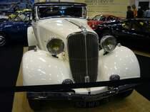 Renault Nervasport Roadster der Baureihe ZC2, produziert im Werk Billancourt in den Jahren von 1932 bis 1938. Das Modell Nervasport war eine Sportversion des bereits im Jahr 1929 vorgestellten Renault Vivastella. Der Vivastella wurde während seiner zehnjährigen Produktionszeit in 16 Baureihen produziert. Der Achtzylinderreihenmotor leistet 100 PS aus einem Hubraum von 4.240 cm³. Messe Essen.