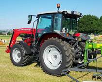 =MF 5711, gesehen auf einer Ausstellungsfläche bei der Landesgartenschau in Fulda, 07-2023