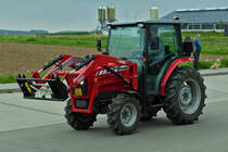 Massey Ferguson 1547, fuhr bei der Rundfahrt durch die Gemeinde Esch Sauer mit. 09.05.2023