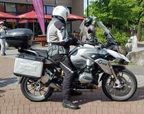 =BMW GS steht abfahrbereit zur geführten Tour vom Konrad-Zuse-Hotel in Hünfeld, 07-2023