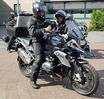 =BMW GS steht abfahrbereit zur geführten Tour vom Konrad-Zuse-Hotel in Hünfeld, 07-2023