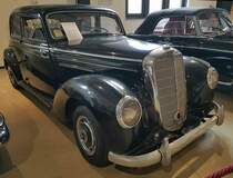 =MB 220, Bauzeit 1951 - 1954, 6 Zyl., 2195 ccm, 80 PS, präsentiert vom Zylinderhaus in Bernkastel-Kues, 04-2023