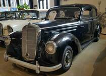 =MB 220, Bauzeit 1951 - 1954, 6 Zyl., 2195 ccm, 80 PS, präsentiert vom Zylinderhaus in Bernkastel-Kues, 04-2023