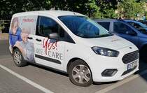 =Ford Transit Courier vom Pflegedienst MEDIANA steht im Juli 2023 in Hünfeld