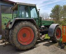 =Fendt Favorit 611 steht bei einem Landmaschinenhändler in Fladungen, 05-2023