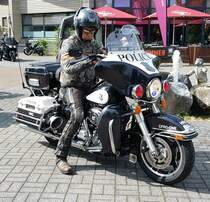 =Harley Davidson steht abfahrbereit zur geführten Tour vom Konrad-Zuse-Hotel in Hünfeld, 07-2023