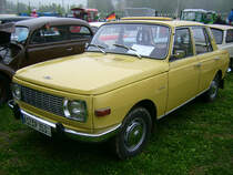Wartburg 353 deLuxe auf dem Sportplatz beim 5.Oldtimer und Traktorentreffen des ADMV Gr�nhain
