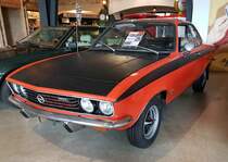 =Opel Manta A, präsentiert vom Zylinderhaus in Bernkastel-Kues, 04-2023