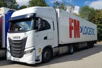 =Iveco-Sattelzug der polnischen Spedition FM-LOGISTIC rastet an der A 7, 08-2023