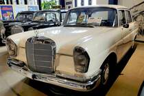 =MB 220 SE, Bauzeit 1961 - 1971, 120 - 160 PS, 2195 - 2778 ccm, präsentiert vom Zylinderhaus in Bernkastel-Kues, 04-2023