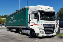 =DAF XF-Sattelzug von MARCOTRAN rastet auf einer Raststätte an der A 5, 08-2023