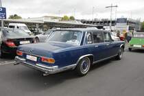 Mercedes Benz 600, hier die Heckansicht, steht an der Anmeldung zur Sonderaufgabe anl. der DMV-ClassicTour  Rund um Fulda  des MSC Fulda am 07.06.2009