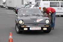 Der Fahrer des Nissan 280 ZX bekommt die Sonderaufgabe erkl�rt anl. der DMV-ClassicTour  Rund um Fulda  des MSC Fulda am 07.06.2009 
