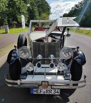 =Rolls Royce Phantom, in umgebauter Version, steht als Pannenfahrzeug an der B 27, 08-2023