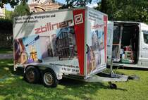 =Anhänger der Firma ZÖLLNER steht auf dem Weinfestgelände von Bernkastel-Kues, 08-2023