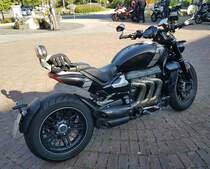 =Triumph Rocket steht abfahrbereit zur geführten Tour vom Konrad-Zuse-Hotel in Hünfeld, 09-2023