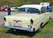 =Opel Rekord P1 steht bei der Oldtimerveranstaltung in Frankenberg/Eder im Mai 2023