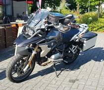 =BMW GS steht abfahrbereit zur geführten Tour vom Konrad-Zuse-Hotel in Hünfeld, 09-2023