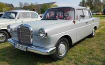 =MB 190 D steht bei der Oldtimerveranstaltung in Frankenberg/Eder im Mai 2023