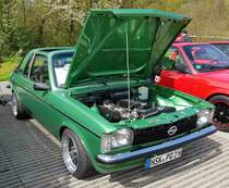 =Opel Kadett C steht bei der Oldtimerveranstaltung in Frankenberg/Eder im Mai 2023
Michael H. steuert diese Info dazu:  ..... das ist sogar ein recht seltener Kadett C Aero von dem nur 1341 Stück im Karosseriewerk Baur/Stuttgart gebaut worden sind. 