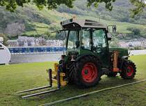 =Fendt 208 V steht auf dem Weinfestgelände von Bernkastel-Kues, 08-2023