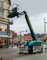 =GRÄBER-Teleskoparbeitsbühne steht im Dezember 2023 in der Innenstadt von Ulm