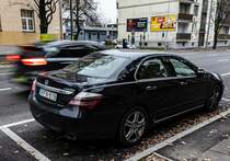 Rückansicht: Honda Legend IV. Die Aufnahme stammt von Dezember, 2022.