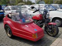 =Yamaha-Gespann steht bei der Oldtimerveranstaltung in Frankenberg/Eder im Mai 2023