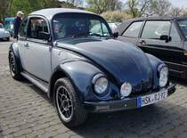 =VW Käfer steht bei der Oldtimerveranstaltung in Frankenberg/Eder im Mai 2023