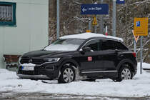 Ein VW T-Roc der Deutschen Bahn stand Ende November 2023 am Bahnhof Pfronten-Steinach.