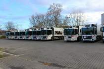 FES Mercedes Benz Econic Müllabfuhrwagen am 10.12.23 in Frankfurt Osthafen von einen Gehweg aus fotografiert 